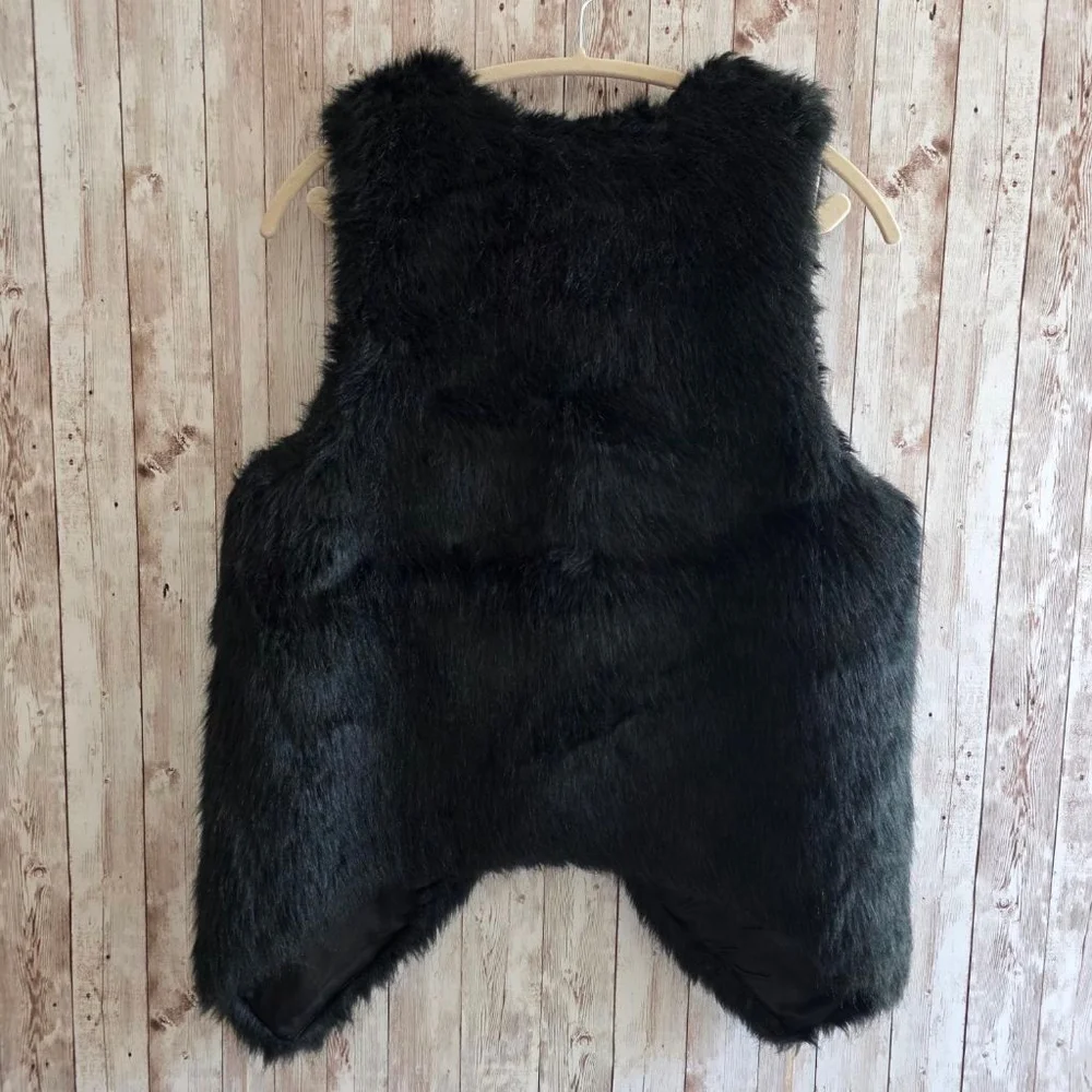 Women's Skies Are Blue Black Faux Fur Vest S